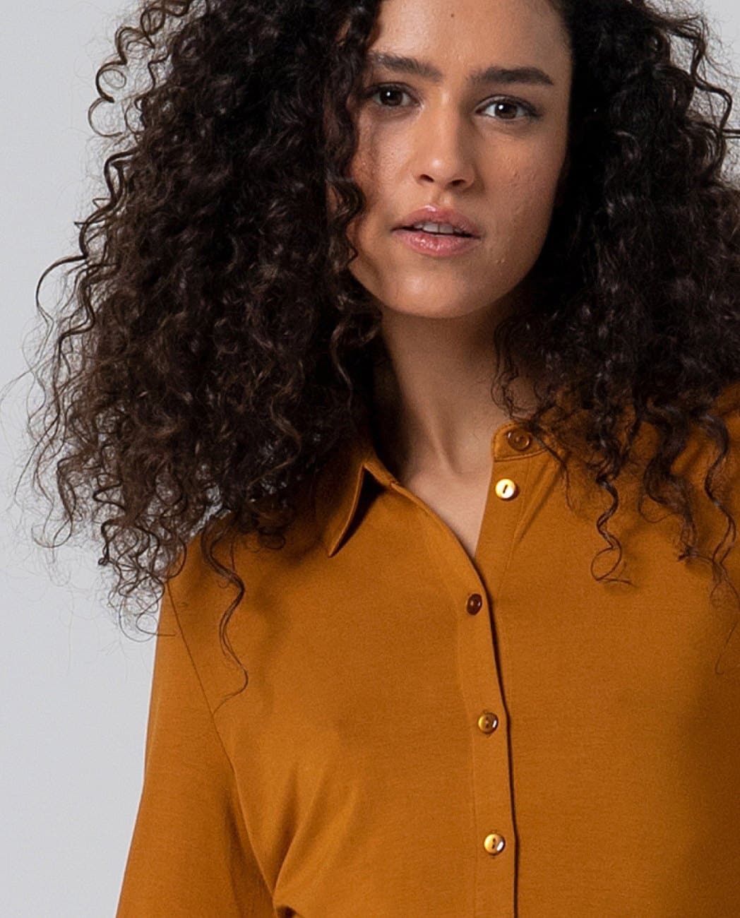 camisa surkana lisi 111 ocre - Imagen 2