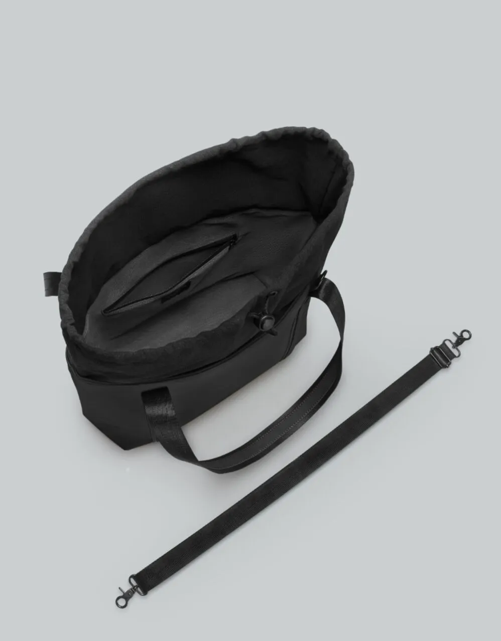 bolso gaston luga dash draw negro - Imagen 4